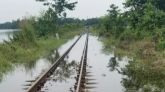 কুলাউড়ায় রেললাইনে পানি। ঘণ্টায় ১০ কিলোমিটার গতিতে ট্রেন চালানোর নির্দেশ।