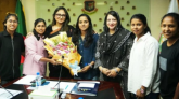 নারী ক্রিকেটারদের সঙ্গে সাক্ষাৎ করেছেন রাশনা ইমাম।